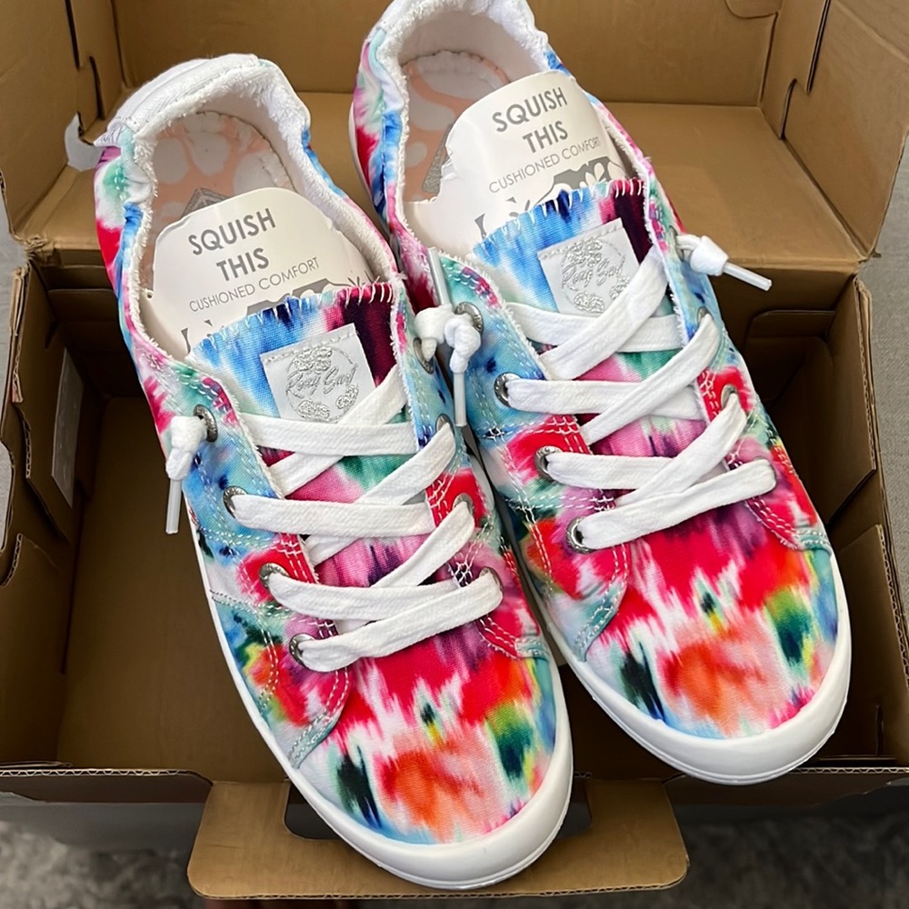 ROXY Bayshore slip ons size 8